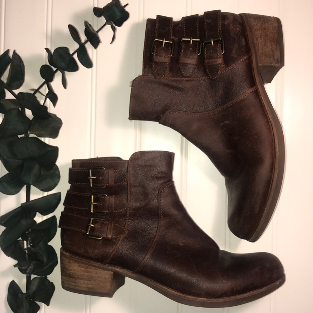 UGG Volta Leather Booties